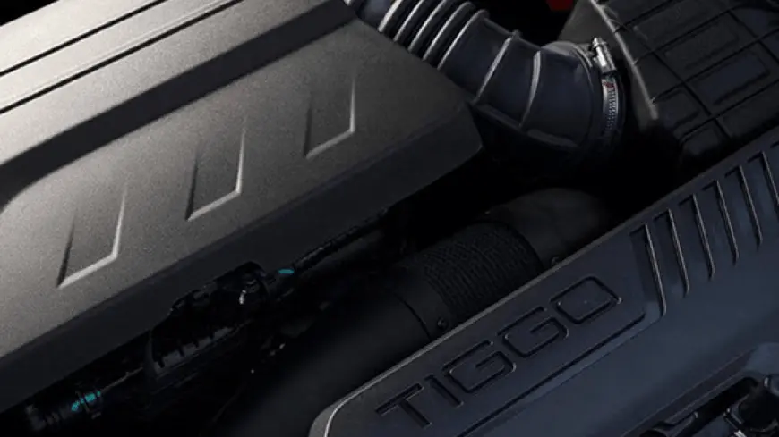 Nahaufnahme des Motorraums eines Chery Tiggo