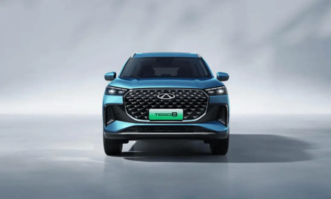 Heckansicht eines grünen Chery Tiggo SUV
